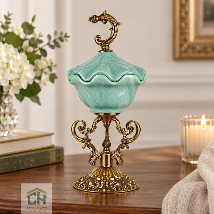 شکلات خوری فیروزه ای مدل 14-3632 روی میز با پایه برنزی