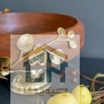 میوه خوری چوبی پایه دار بزرگ با تزیین گل ارکیده برنجی (2)