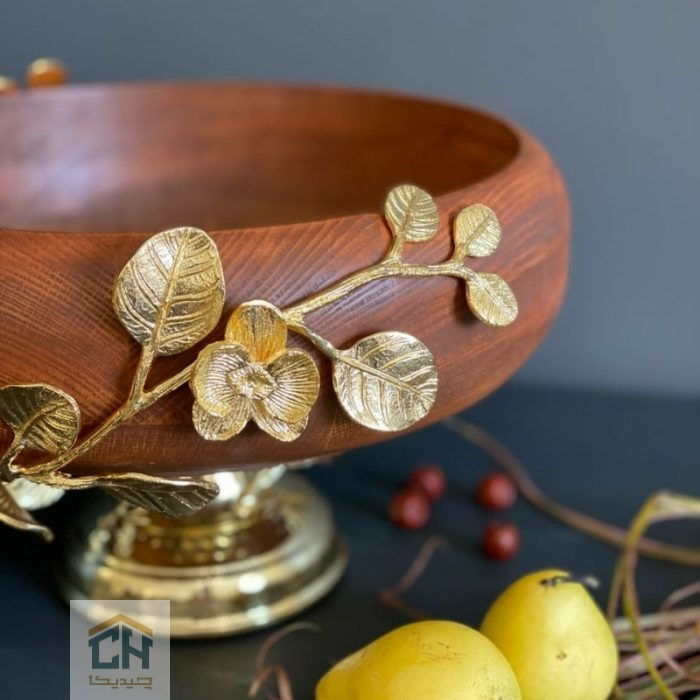 میوه خوری چوبی پایه دار بزرگ با تزیین گل ارکیده برنجی (2)