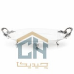 دیس چینی بیضی دسته پیوتر مدل ۸۰۲۰۴ با بدنه سفید و پایه های نقش دار از نمای روبرو