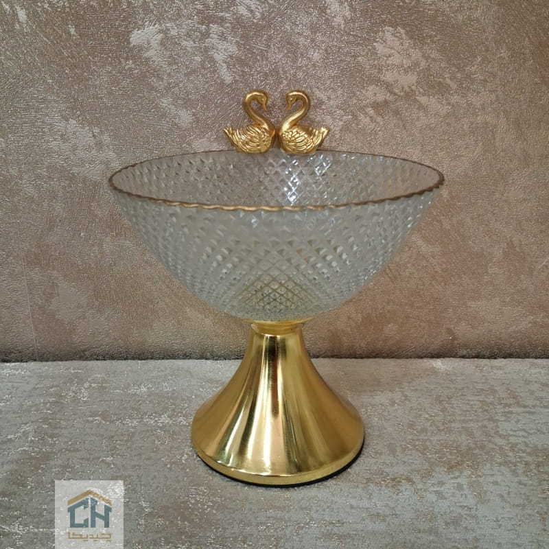 شکلات خوری طلایی با طرح پیکسل و مجسمه قو (1)