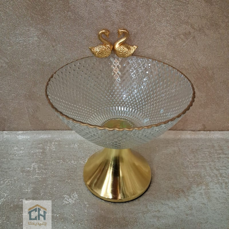 شکلات خوری طلایی با طرح پیکسل و مجسمه قو (2)