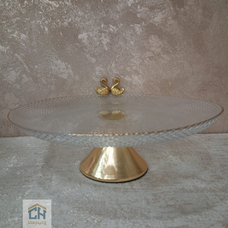 شیرینی خوری بلور بزرگ پایه فلزی طرح پیکسل مدل 301 (1) شیرینی خوری بلور پایه دار با لبه طلایی و مجسمه جفت قو (1)