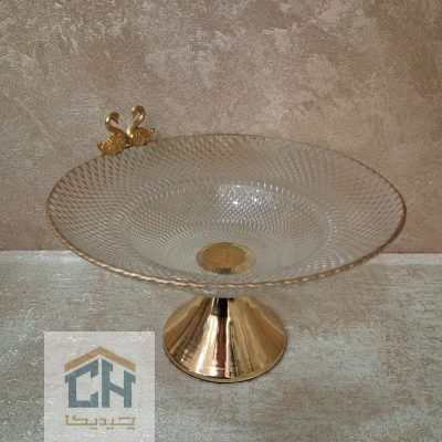 میوه خوری بلور پایه دار با لبه طلایی و مجسمه جفت قو (1)