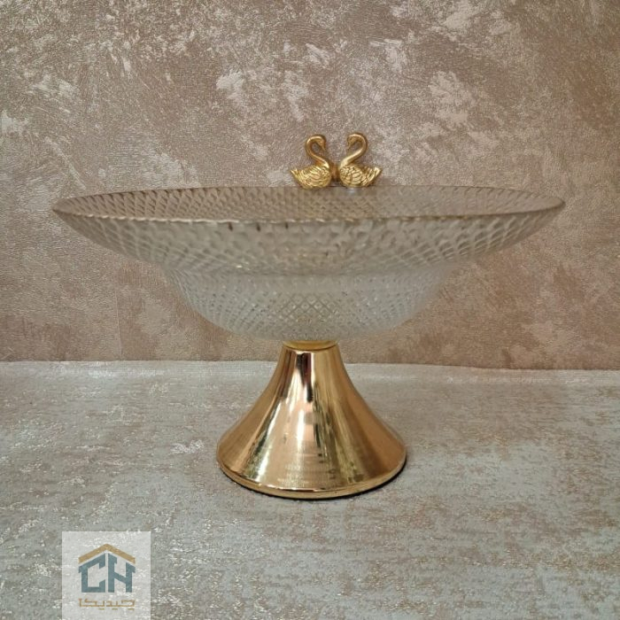 میوه خوری بلور پایه دار با لبه طلایی و مجسمه جفت قو (2)