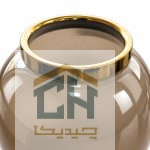 نمای نزدیک حلقه طلایی و سطح صاف گلدان شیشه ای دودی